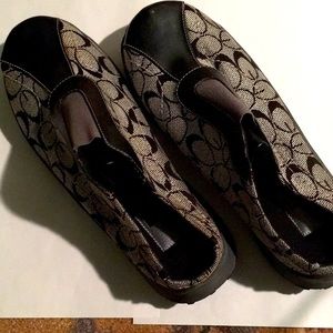 NWOT Gidit slip-on fashion shows